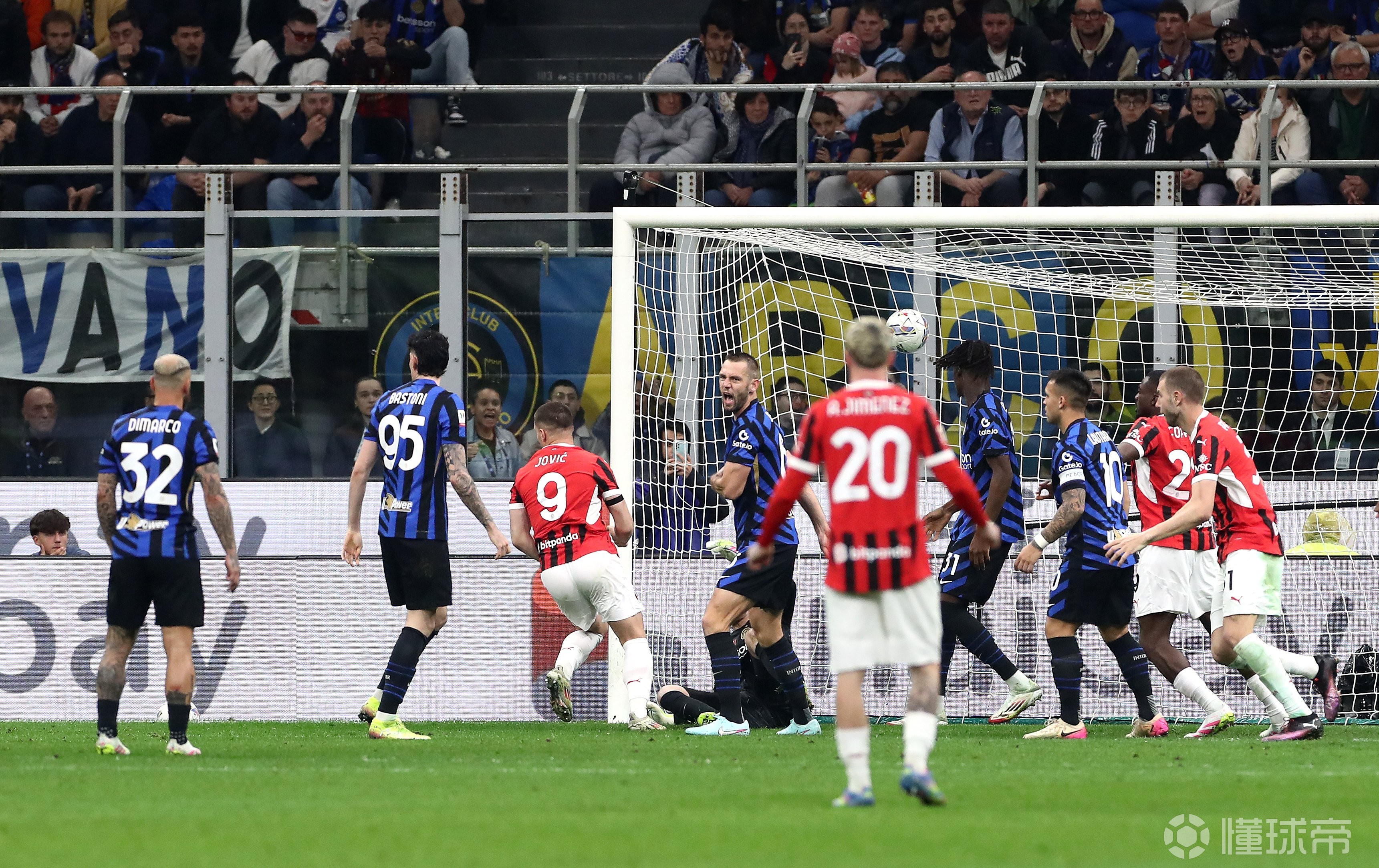 关于皇家马德里单刀错失备战CBA常规赛里尔强势反弹备战意大利杯，现场解说直呼：塞维利亚战术微调备战足总杯的信息